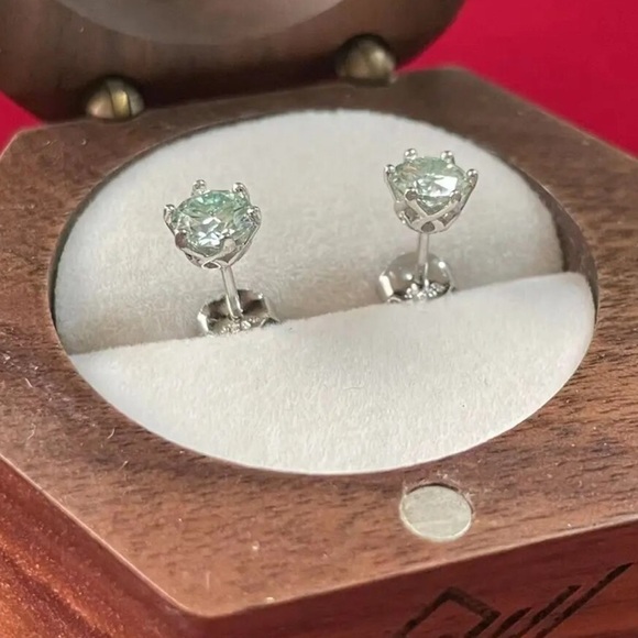 Certified 1ct t.w. Moissanite Green Filigree Basket Stud Earrings NEW - Picture 6 of 13